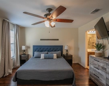 6801 Sandshell Boulevard - Photo Thumbnail 13