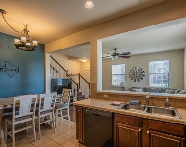 6801 Sandshell Boulevard - Photo Thumbnail 7