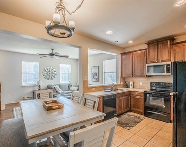 6801 Sandshell Boulevard - Photo Thumbnail 5