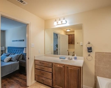 6801 Sandshell Boulevard - Photo Thumbnail 17