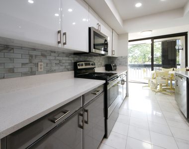 2450 Presidential Way - Photo Thumbnail 20