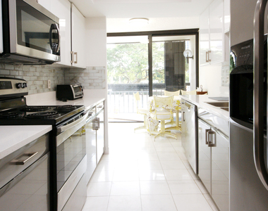 2450 Presidential Way - Photo Thumbnail 19