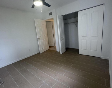 661 Waterside Drive - Photo Thumbnail 5