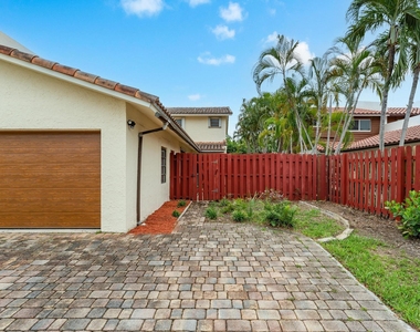 2530 Ne 9th Street - Photo Thumbnail 3