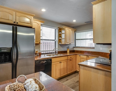 2530 Ne 9th Street - Photo Thumbnail 16