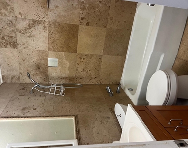 4051 Ne 13th Avenue - Photo Thumbnail 8