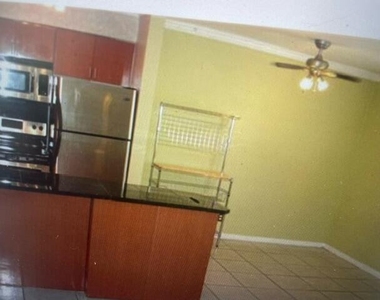 4051 Ne 13th Avenue - Photo Thumbnail 2
