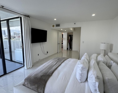 20515 E Country Club Drive - Photo Thumbnail 14