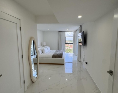 20515 E Country Club Drive - Photo Thumbnail 15