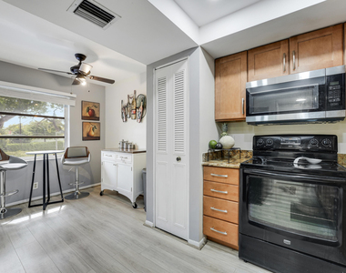 14849 Cumberland Drive - Photo Thumbnail 9