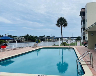 624 Snug Harbor Drive - Photo Thumbnail 6