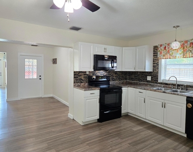 330 Barraclough Street - Photo Thumbnail 5
