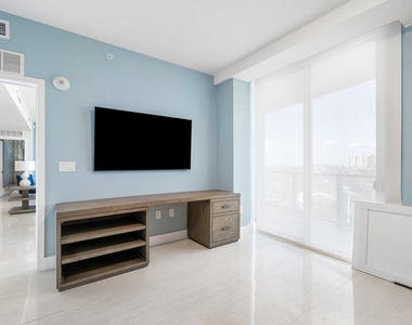 3100 N Ocean Drive - Photo Thumbnail 14