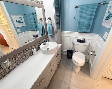 1201 S Riverside Drive - Photo Thumbnail 8