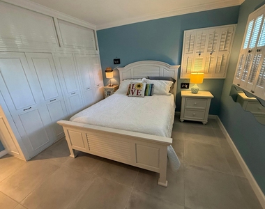 1201 S Riverside Drive - Photo Thumbnail 6