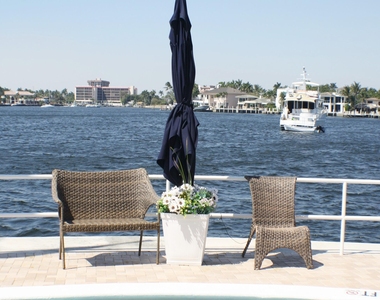 1201 S Riverside Drive - Photo Thumbnail 17