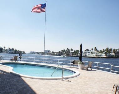 1201 S Riverside Drive - Photo Thumbnail 19