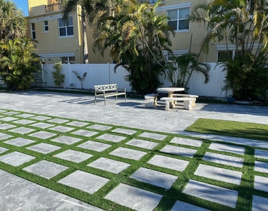 1108 Ne 16th Terrace - Photo Thumbnail 1