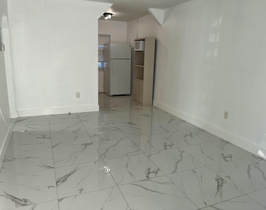 1108 Ne 16th Terrace - Photo Thumbnail 9
