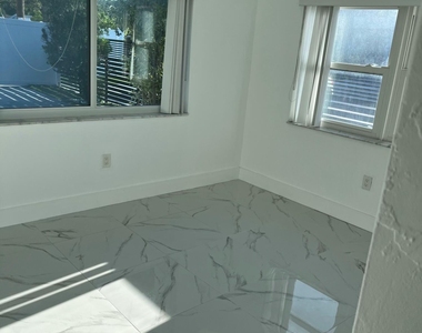 1108 Ne 16th Terrace - Photo Thumbnail 6