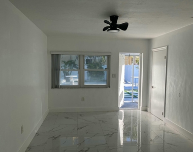 1108 Ne 16th Terrace - Photo Thumbnail 10