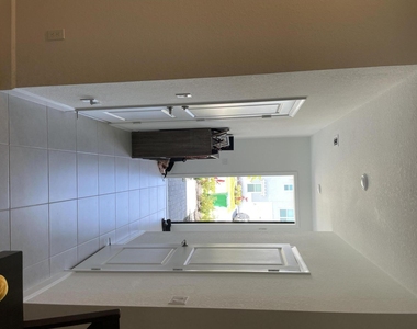 410 Se Crossoak Lane - Photo Thumbnail 3