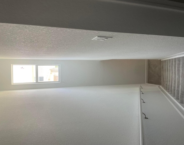 410 Se Crossoak Lane - Photo Thumbnail 9