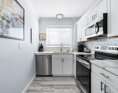 470 Bella Vista Court N - Photo Thumbnail 9