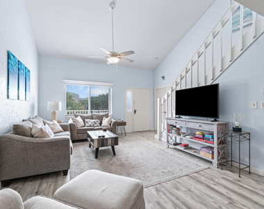 470 Bella Vista Court N - Photo Thumbnail 3