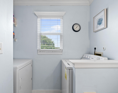 470 Bella Vista Court N - Photo Thumbnail 25