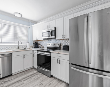470 Bella Vista Court N - Photo Thumbnail 8