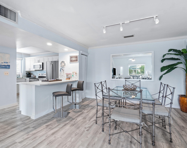 470 Bella Vista Court N - Photo Thumbnail 6