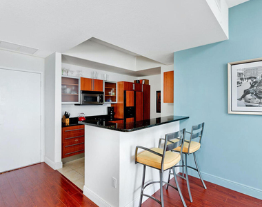 1551 N Flagler Dr Drive - Photo Thumbnail 4