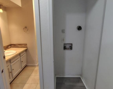8717 Saint George Way - Photo Thumbnail 7