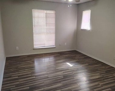 8717 Saint George Way - Photo Thumbnail 3