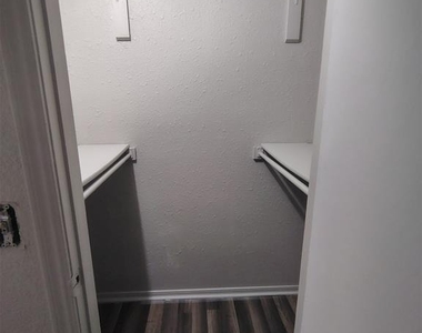 8717 Saint George Way - Photo Thumbnail 4