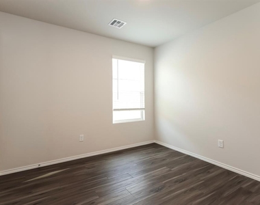 2103 Crimson Lake Boulevard - Photo Thumbnail 7