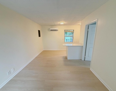 1713 Florida Avenue - Photo Thumbnail 5