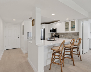 301 S Seas Drive - Photo Thumbnail 4