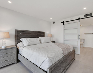 301 S Seas Drive - Photo Thumbnail 10