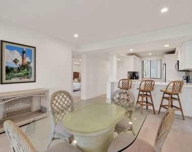 301 S Seas Drive - Photo Thumbnail 3