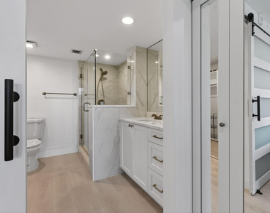 301 S Seas Drive - Photo Thumbnail 12