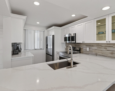 301 S Seas Drive - Photo Thumbnail 5