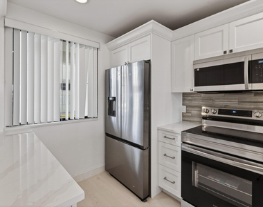 301 S Seas Drive - Photo Thumbnail 6