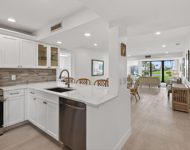 301 S Seas Drive - Photo Thumbnail 9