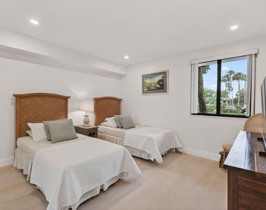 301 S Seas Drive - Photo Thumbnail 15