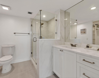 301 S Seas Drive - Photo Thumbnail 14