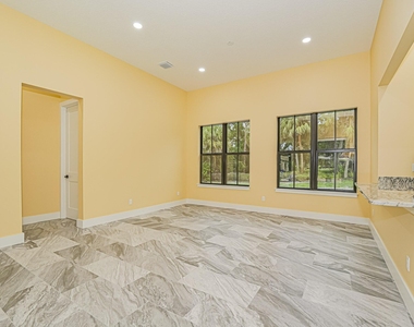 12906 83rd Avenue - Photo Thumbnail 11
