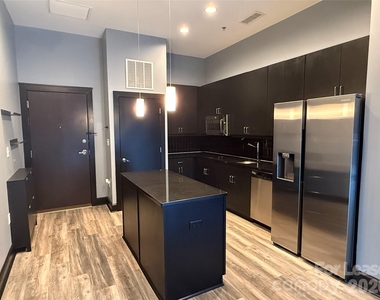 333 W Trade Street - Photo Thumbnail 4