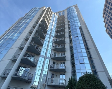 333 W Trade Street - Photo Thumbnail 17